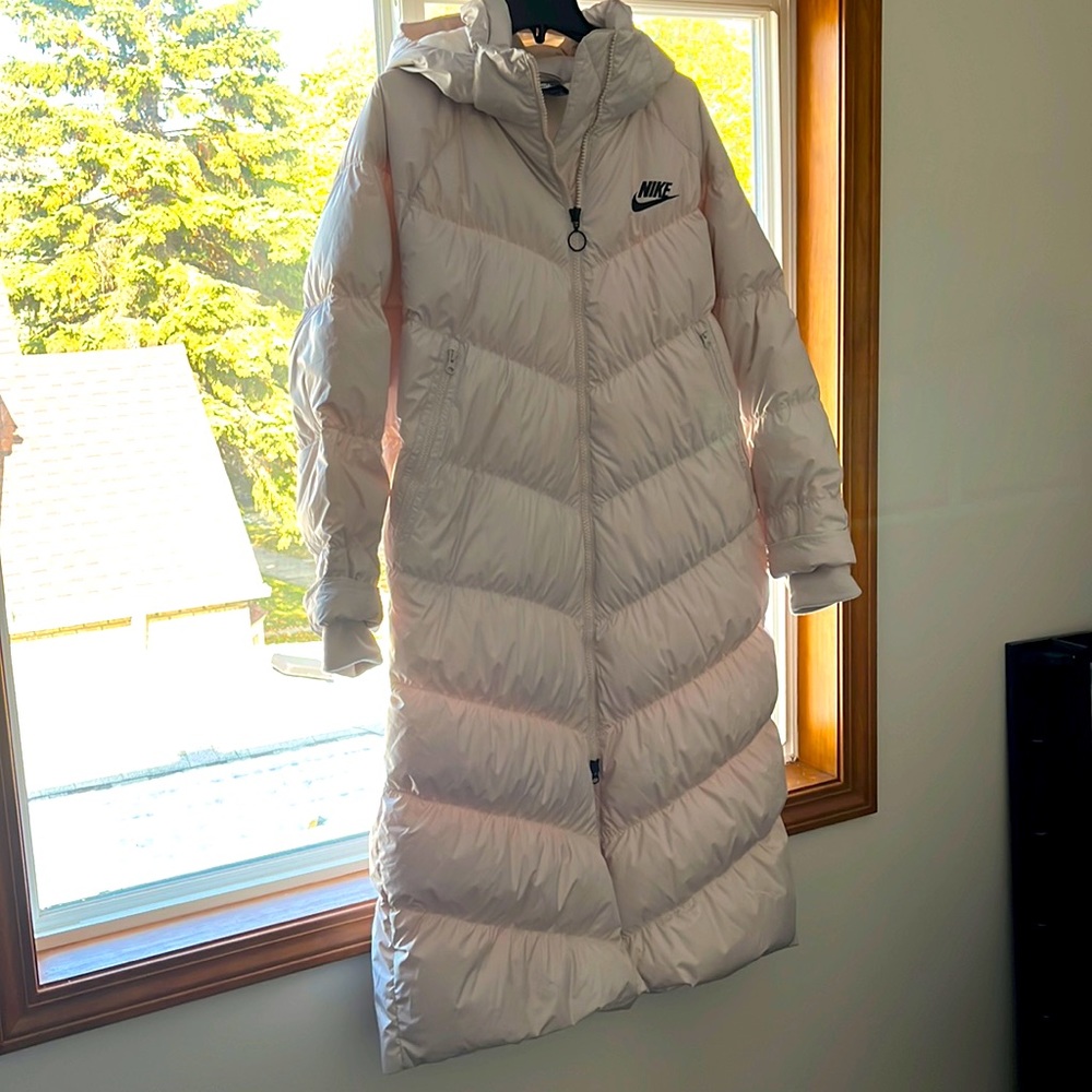 Nike Sportswear Women's Down Fill Parka Winter Coat.